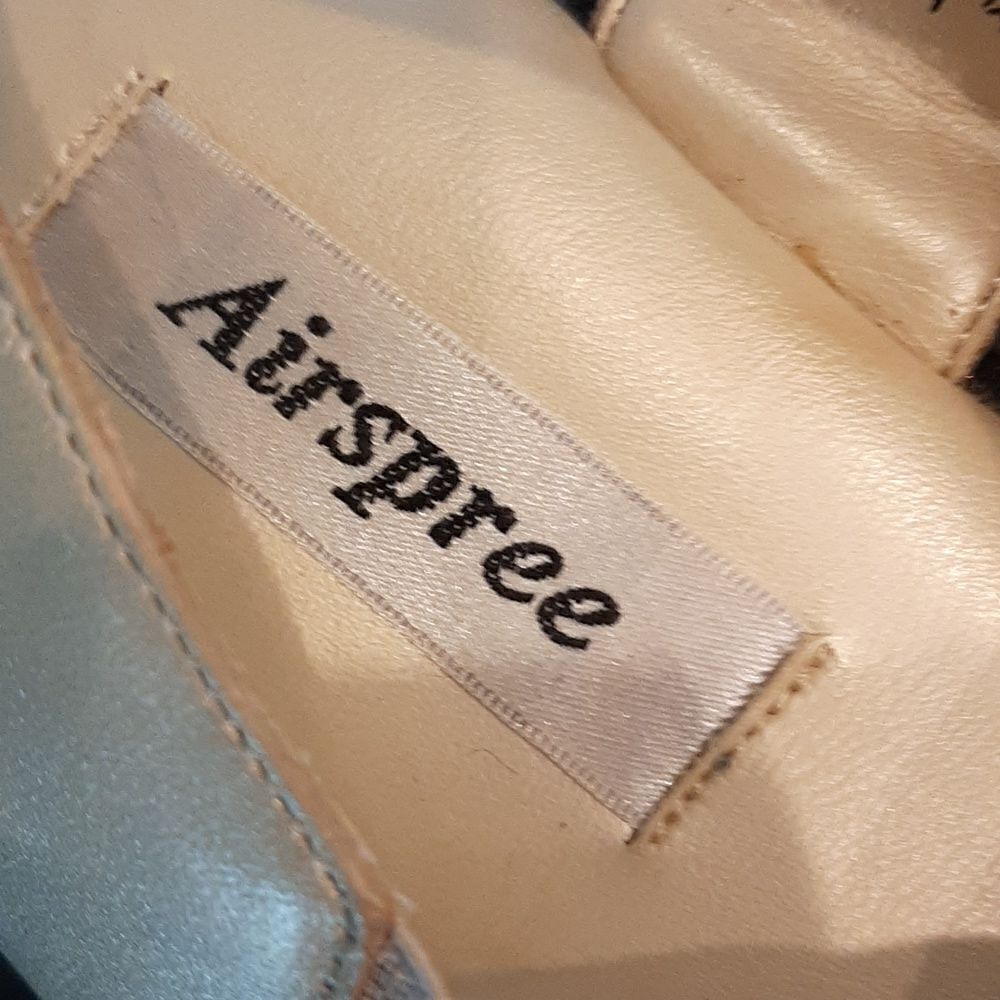 Airspree Shout 2 Cream Leather Sandals - Picture 2 of 8